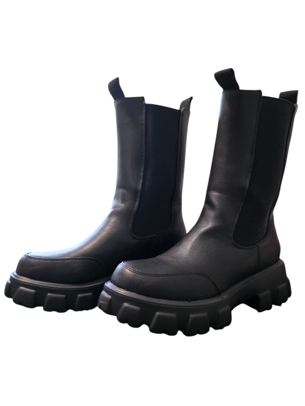 Journee Collection Women's Vista Lug Sole Chunky Black Chelsea Boots Size 7.5